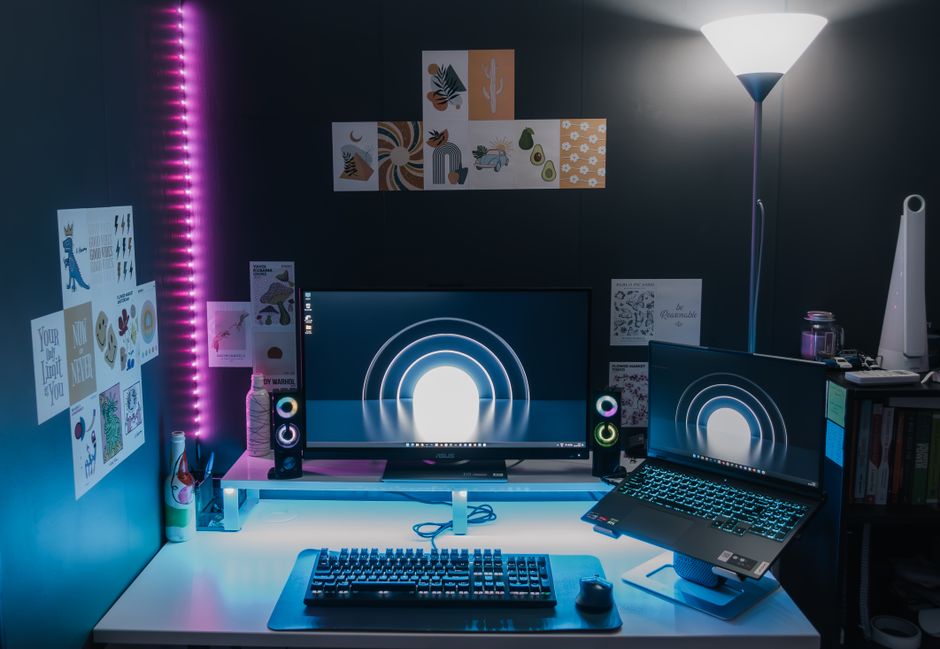 Blue Light and Ergonomics: 4 Essential Items for Gamers