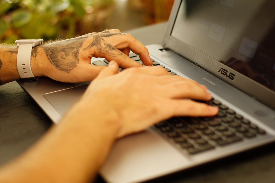 Top Best 2-in-1 Laptops To Buy in 2021 [Updated List]