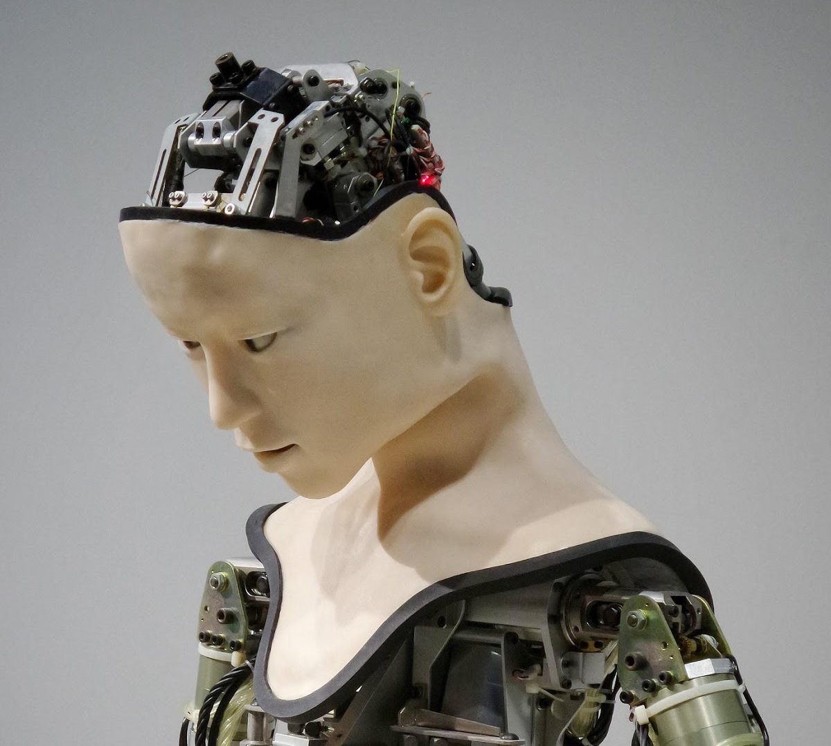 Google’s Artificial Intelligence Empowers Robots To Move Freely Around Humans In Offices
